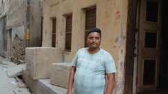 अपराधियों का दिनदहाड़े दुस्साहस: घर के दरवाजे पर ट्रांसपोर्टर को घेरा, पिस्तौल सटाकर ₹1 लाख और मोबाइल लूटा