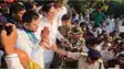Bihar News : राजद नेता की पुण्यतिथि में पहुंचे तेजस्वी को देखने के लिए उमड़ा जनसैलाब, छत पर चढ़े नेता प्रतिपक्ष, कहा- बिहार में नहीं रहेगी बीजेपी की सरकार 
