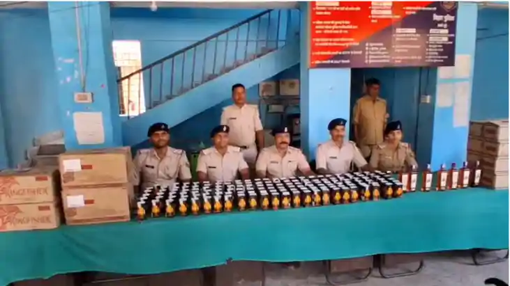Bihar News : बेतिया पुलिस की बड़ी कार्रवाई, लौरिया में शराब 