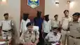 Bihar News : बेतिया में फायरिंग कर दहशत फैलाना बदमाशों को पड़ा महंगा, कुख्यात शूटर रवि मियां और भू-माफिया धीरज शुक्ला समेत तीन को पुलिस ने किया गिरफ्तार