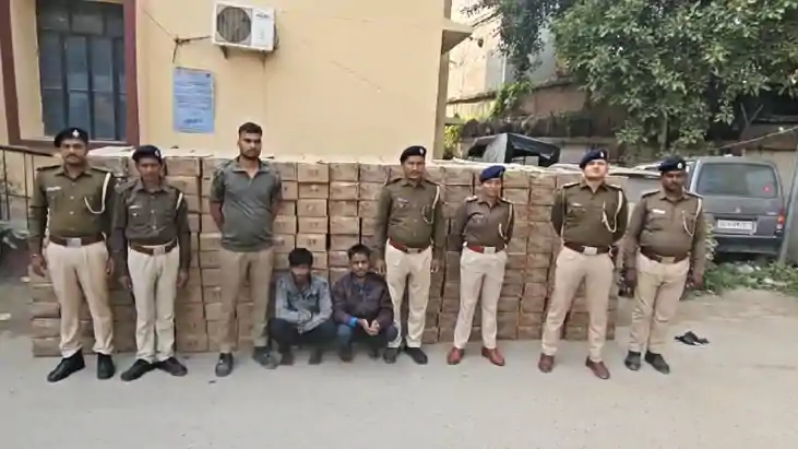 Bihar Crime News : बिहार में ट्रक पर लोड करोड़ों की विदेशी शर