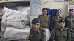 ट्रैक्टर में छिपा कर ले जा रहे सवा सौ किलो गांजा जब्त, एक तस्कर को किया गिरफ्तार