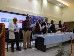 नेताजी सुभाष मेडिकल कॉलेज एंड हॉस्पिटल में नए छात्रों का हुआ स्वागत, बोले मुख्य अतिथि - डॉक्टर सिर्फ उपचारकर्ता नहीं, बल्कि समाज के लिए आशा का स्तंभ