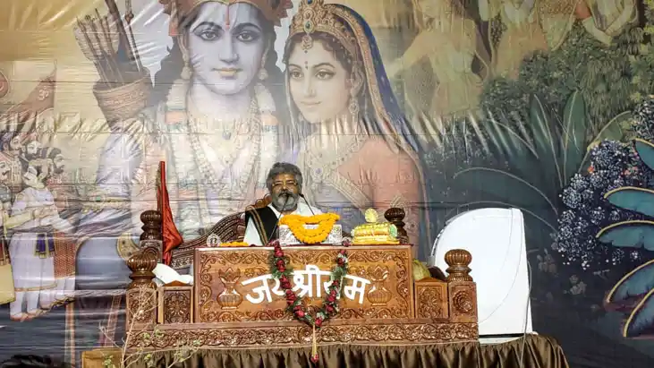 राम कथा में सन्त मुरलीधर जी महाराज ने किया प्रयागराज से चित्