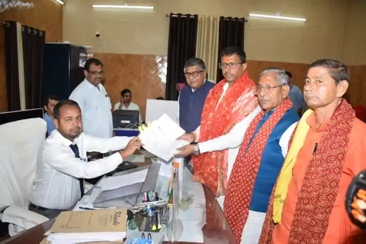 टिकट कटने के बाद भी सात बार के विधायक नंदकिशोर यादव ने दिखाय टिकट कटने के बाद भी सात बार के विधायक नंदकिशोर यादव ने दिखाय