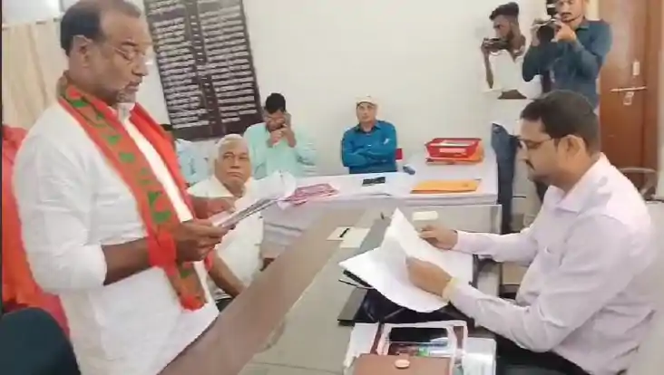 भाजपा कैंडिडेट का सेफ गेम, शुभ मुहुर्त में किया दो सेट नामां भाजपा कैंडिडेट का सेफ गेम, शुभ मुहुर्त में किया दो सेट नामां