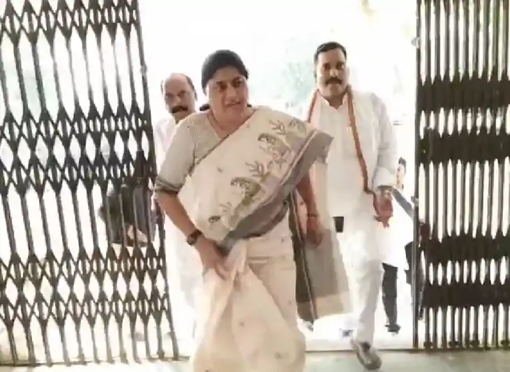 Bihar election nomination - बिना तामझाम के लेसी सिंह ने छठी Bihar election nomination - बिना तामझाम के लेसी सिंह ने छठी