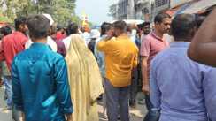 मरीज की मौत पर शिव हॉस्पिटल एंड ट्रामा सेंटर के बाहर हंगामा, परिजनों ने सड़क जाम कर लगाया लापरवाही का आरोप