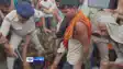 Bihar Crime: दुष्कर्म व हत्या के आरोपी को भीड़ ने पुलिस के सामने कूटा,  भीड़ को नियंत्रित करने के लिए पुलिस ने तानी पिस्टल,  ग्रामीणों का गुस्सा फूट पड़ा