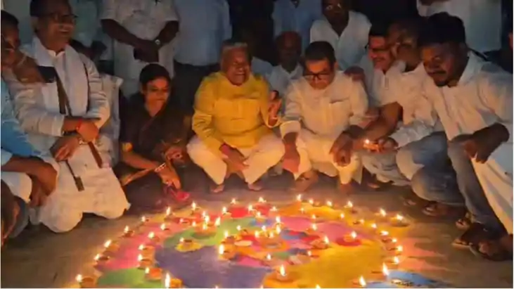 गया स्थित आवास पर मंत्री संतोष सुमन ने जलाए दीप : पीएम मोदी 