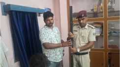 Bihar Crime : भागलपुर में रेल पुलिस ने की बड़ी कार्रवाई, इंटरसिटी एक्सप्रेस से दोनाली बंदूक के साथ युवक को किया गिरफ्तार, फर्जी निकला लाइसेंस