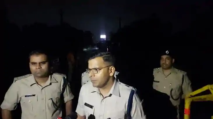 पुलिस और प्रिंस खान के गुर्गों के बीच मुठभेड़: दो अपराधियों 