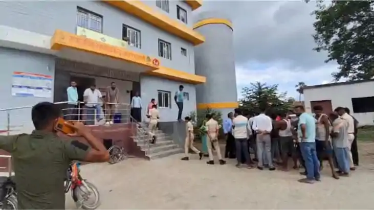 वैशाली में दिन-दहाड़े चाकू से गोदकर 55 वर्षीय अधेड़ की हत्या