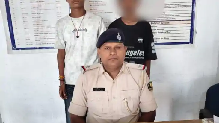Bihar News : भोजपुर पुलिस ने हथियार के साथ दो युवकों को दबोच