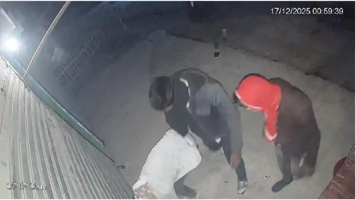 Bihar Crime : कटिहार में ज्वेलरी दुकान में शटर काटकर भीषण चो