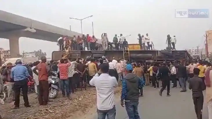 ACCIDENT IN BIHAR  - पटना के जीरो माइल के पास  प्रयागराज से 