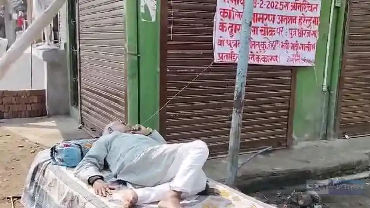 BIHAR NEWS - पुत्र व पुत्रवधू की प्रताड़ना से तंग आकर धरने प