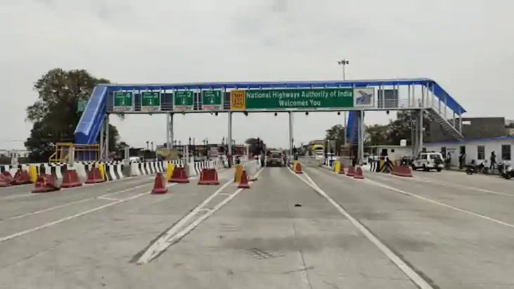 NHAI की अनोखी स्कीम: टोल प्लाजा पर गंदा टॉयलेट मिला तो मिलें