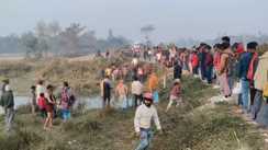 Bihar Road Accident : बेतिया में ट्रैक्टर-बाइक की टक्कर के बाद नहर में गिरे दो युवक, एक की बची जान, दूसरा हुआ लापता