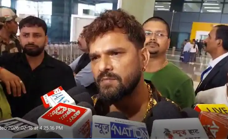 राजनीति में सच की जगह नहीं, मेरे गाने तो चाँद पर बजते हैं: प