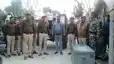 Bihar News : घर की कुर्की जप्ती करने पहुंची पुलिस तो भागे भागे पहुंचा अपराधी, 13 साल बाद किया सरेंडर, डकैती कांड में थी पुलिस को तलाश  
