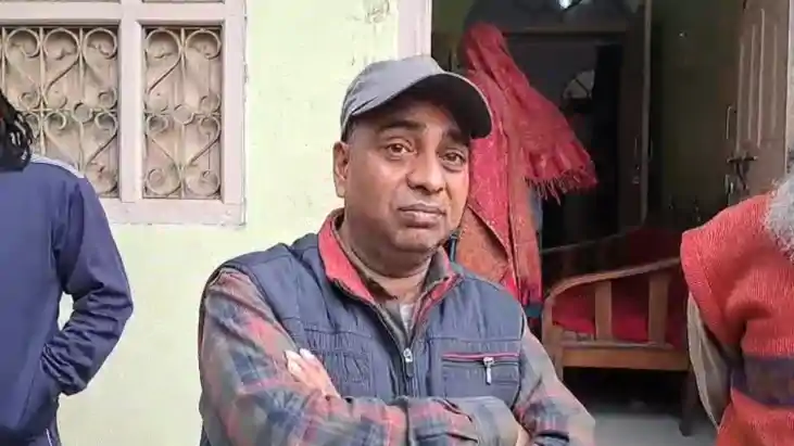 Bihar News : मुंगेर में एलआईसी एजेंट ने सैकड़ों लोगों से की 