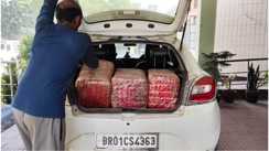 Bihar News : बेतिया पुलिस की बड़ी स्ट्राइक, लग्जरी कार से करोड़ों का गांजा किया बरामद, दो तस्करों को किया गिरफ्तार