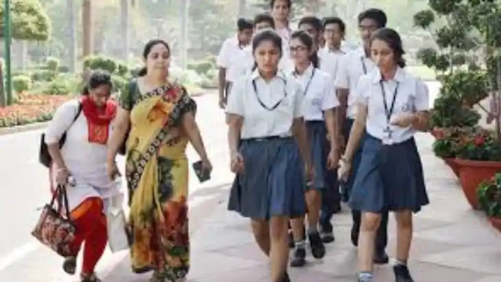 Bomb Threat: 20 स्कूलों को उड़ाने की धमकी! बच्चों की मासूमिय