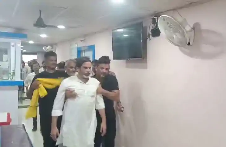 Bihar news - मंच पर पहुंचते ही प्रशांत किशोर की बिगड़ी तबीयत Bihar news - मंच पर पहुंचते ही प्रशांत किशोर की बिगड़ी तबीयत