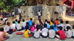 Bihar Education - नीतीश कुमार के 20 साल के विकास मॉडल को मुंह चिढ़ा रहा है स्कूल,  दो दशक से पेड़ के नीचे बैठकर पढ़ने को मजबूर हैं छात्र