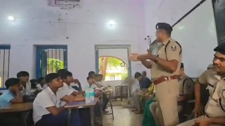 पुलिस ने गांधी स्कूल के बच्चों को दी एंटी ह्यूमन ट्रैफिकिंग 