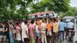 सुपौल में बड़ा हादसा टला: अनियंत्रित होकर पेड़ से टकराई यात्री बस, पांच लोग जख्मी, हाई वोल्टेज तार की चपेट में आने से बची गाड़ी