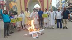 Bihar News : गया में सम्राट सरकार के खिलाफ कांग्रेस का फूटा गुस्सा, ग्रामीण क्षेत्रों में नए टैक्स के विरोध में फूंका मुख्यमंत्री का पुतला 
