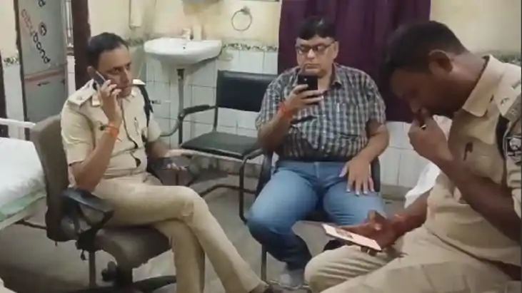 पुलिस टीम पर हमला करने के मामले में गिरफ्तार आरोपी की कस्टडी पुलिस टीम पर हमला करने के मामले में गिरफ्तार आरोपी की कस्टडी