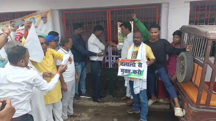 Bihar congress - नालंदा में कांग्रेस हुई दो फाड़, जमकर हुई ग Bihar congress - नालंदा में कांग्रेस हुई दो फाड़, जमकर हुई ग
