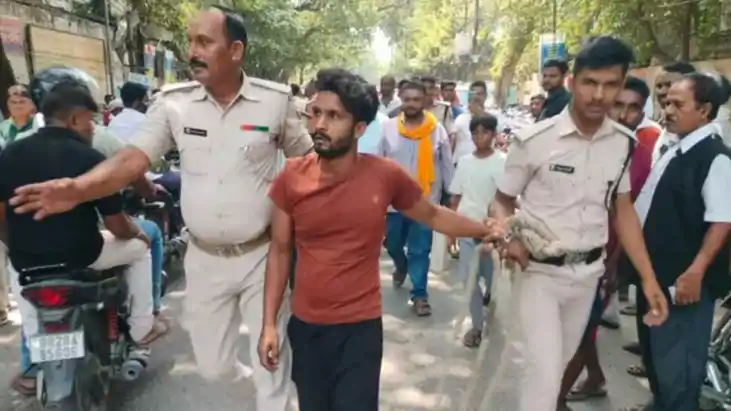Gopalganj two prisoners flee from police custody
