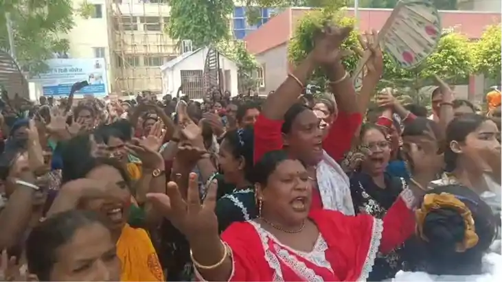 हाजीपुर समाहरणालय परिसर में किन्नरों का भारी हंगामा: कार से 