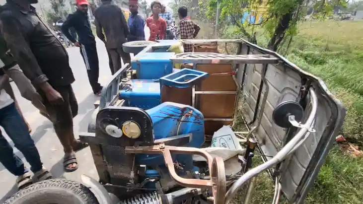 Bihar News : सवारी बैठाने के विवाद में आपस में भिड़े टोटो चाल