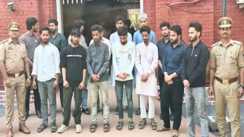 Varanasi News : गंगा में नाव पर 'नॉनवेज इफ्तार' पड़ा भारी, वीडियो वायरल होने के बाद पुलिस ने 14 युवकों को किया गिरफ्तार