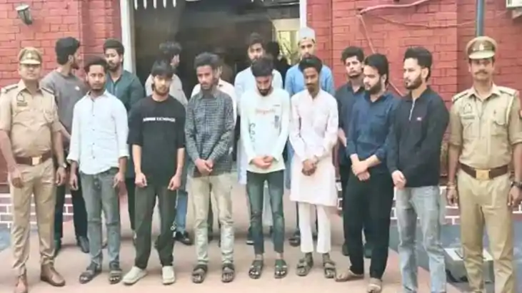 Varanasi News : गंगा में नाव पर 'नॉनवेज इफ्तार' पड़ा भारी, व