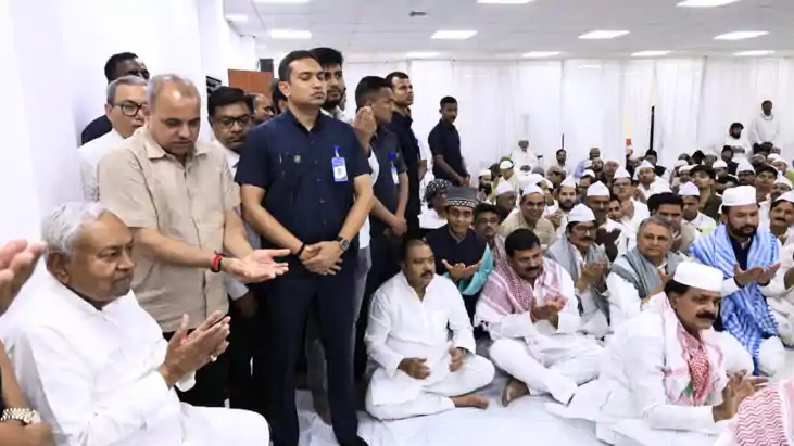 Bihar News : मुख्यमंत्री नीतीश कुमार ने 'नेक संवाद' में दावत