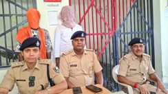 Bihar News : मुजफ्फरपुर में पोल्ट्री फार्म की आड़ में चल रही नकली शराब फैक्ट्री का पुलिस ने किया भंडाफोड़, नेपाली कारोबारी समेत दो को किया गिरफ्तार