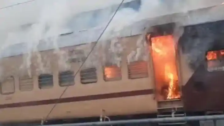 Fire Breaks Out in Intercity Express General Coach in Bihar