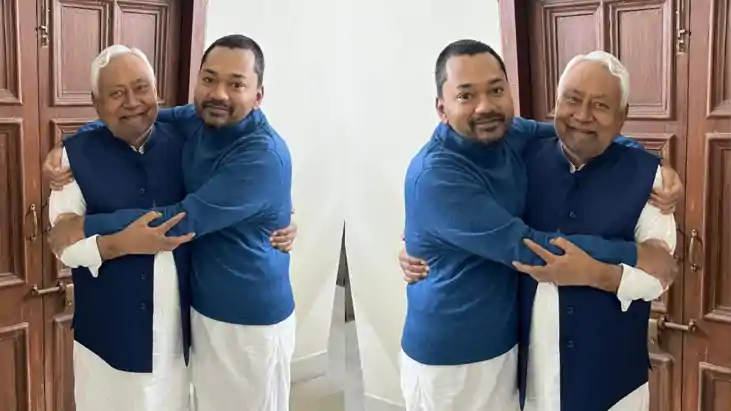 Nishant hugs father as Nitish s big win 