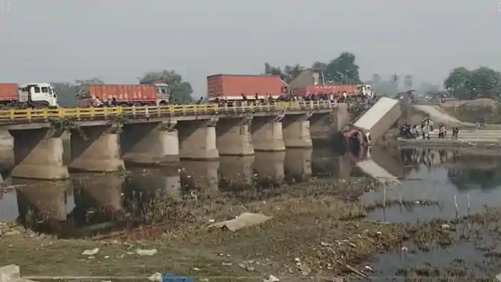 Bihar News: मुज़फ़्फ़रपुर में बड़ा हादसा, करजा पुल की रेलिंग