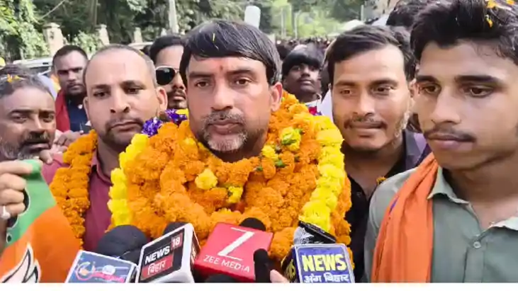 Bihar Election 2025 : नामांकन करने जा रहे अश्विनी चौबे के बे Bihar Election 2025 : नामांकन करने जा रहे अश्विनी चौबे के बे
