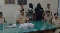 Bihar Crime: मतदान से पहले पुलिस की हाई वोल्टेज छापेमारी, अवैध हथियार और शराब के साथ दो गिरफ्तार