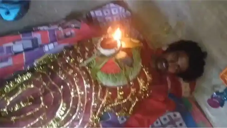 पश्चिम चंपारण में अटूट आस्था की अनूठी मिसाल: बेटे की गंभीर ब