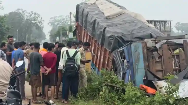 Bihar Road Accident : ड्राईवर की झपकी बना जानलेवा, बेकाबू हो