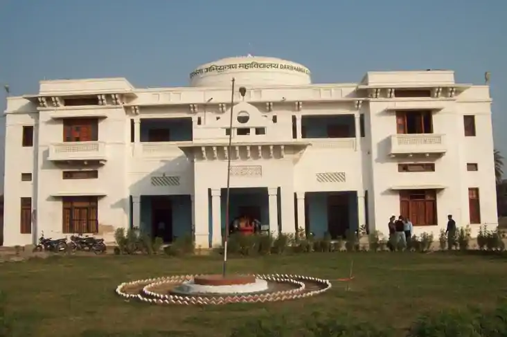 इंजीनियरिंग के दो छात्राओं को निष्कासित करने का फैसला गलत, प